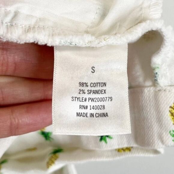 Blue Rain Women's Jean Shorts Sz S Pineapple Print White Low Rise Stretch Denim - Picture 6 of 7